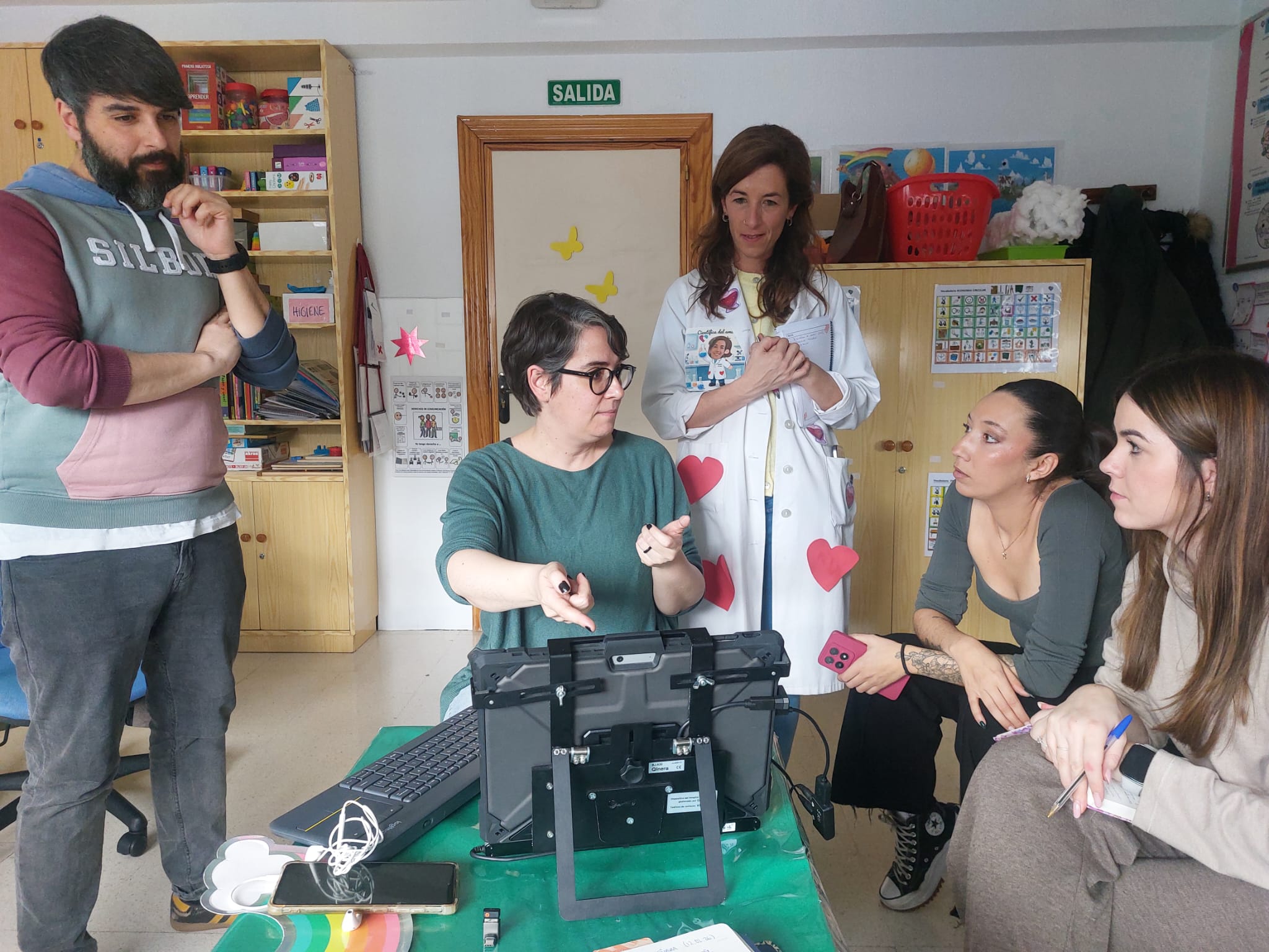 Soraya impartiendo una formación en Aspace Jaén