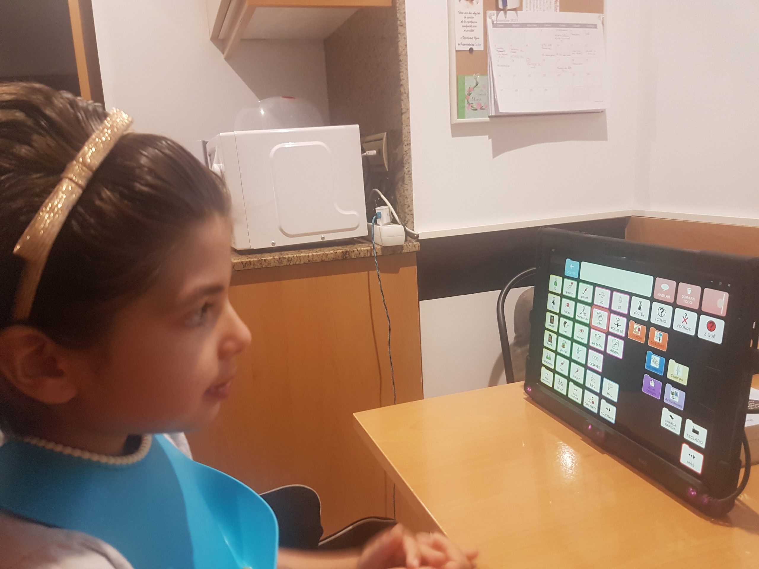 Patricia con su comunicador actualmente